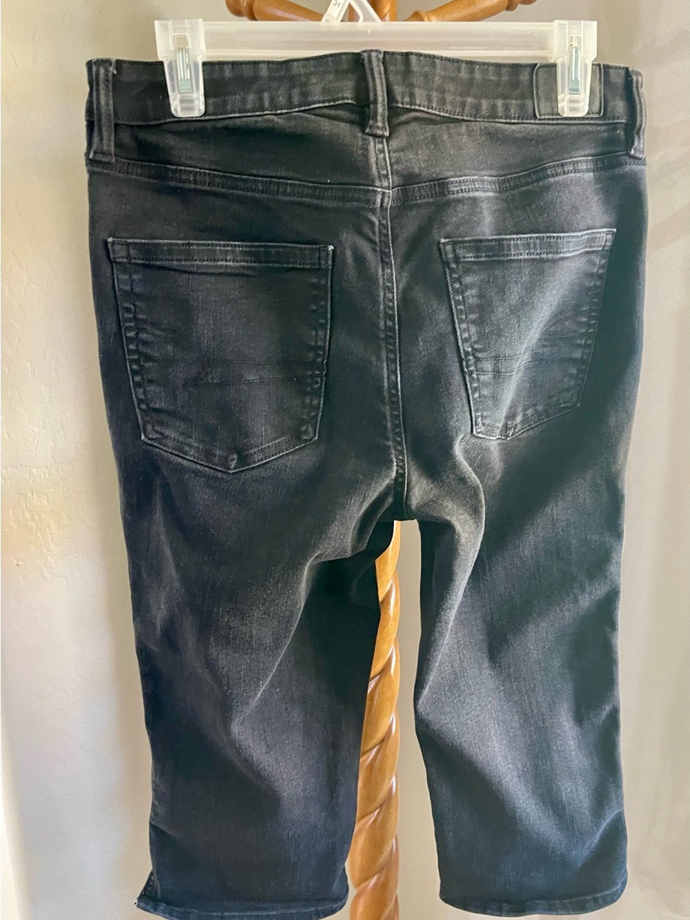 American Eagle Next level high waisted Capri 
Size 8 - Picture 3 of 9